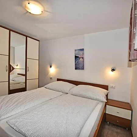 Tomic M 6 For 4 Persons With Pool In Maj * Poreč