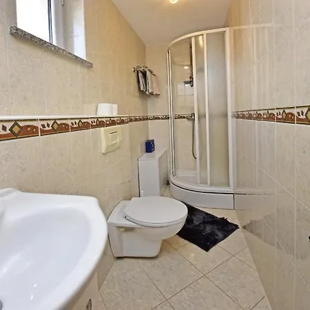 Tomic M 6 For 4 Persons With Pool In Maj Poreč