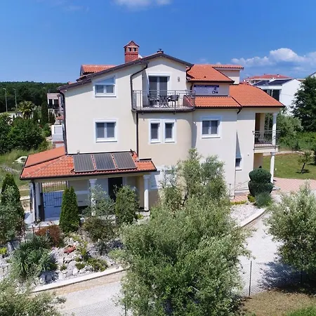 Tomic M 6 For 4 Persons With Pool In Maj * Poreč