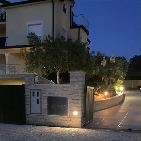 Tomic M 6 For 4 Persons With Pool In Maj * Poreč