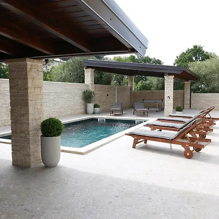 Tomic M 6 For 4 Persons With Pool In Maj * Poreč