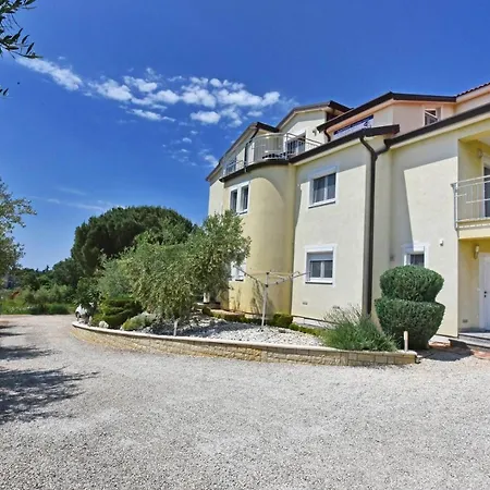 Tomic M 6 For 4 Persons With Pool In Maj * Poreč
