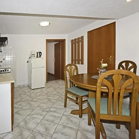 Tomic M 6 For 4 Persons With Pool In Maj * Porec